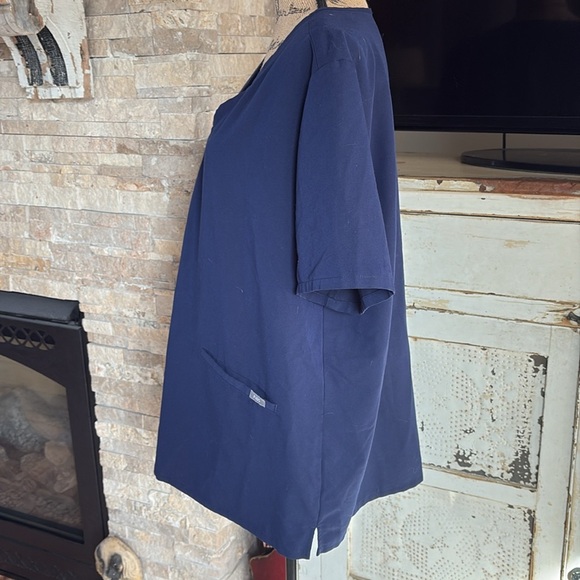 FIGS vneck short sleeve 2 front pocket Tech Collection scrub shirt navy blue - Picture 7 of 16